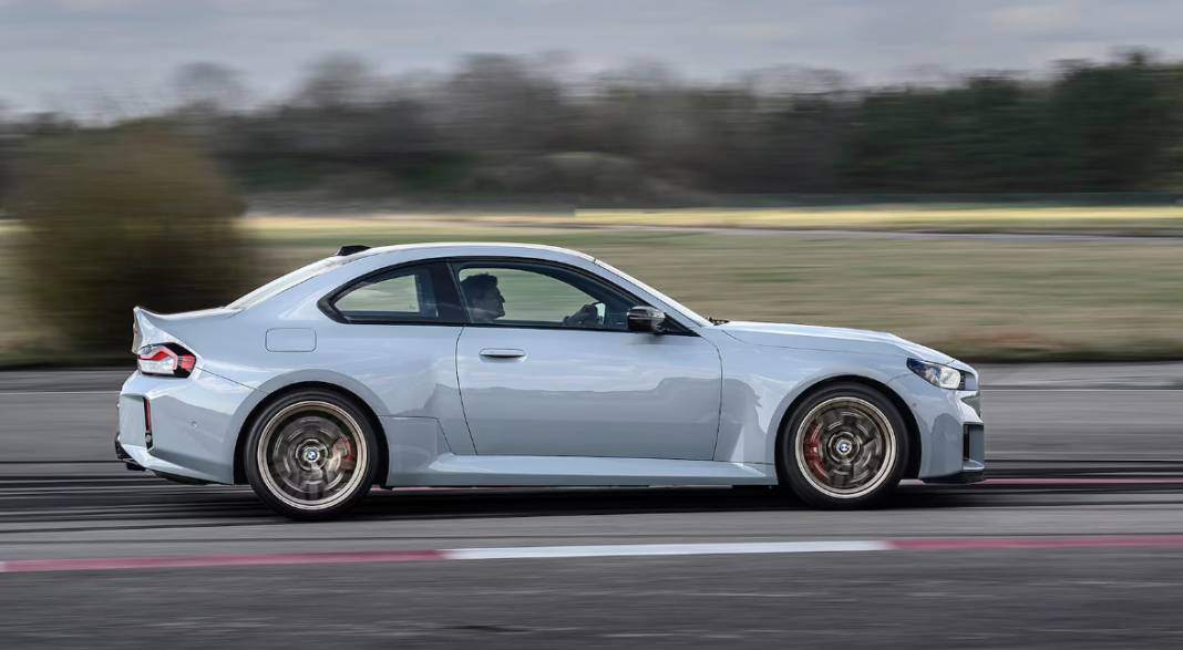 2026 BMW M2 CS’ye ilk bakış: Fiyat ve performansı uçtu! Manuel sevenleri ise üzecek 6